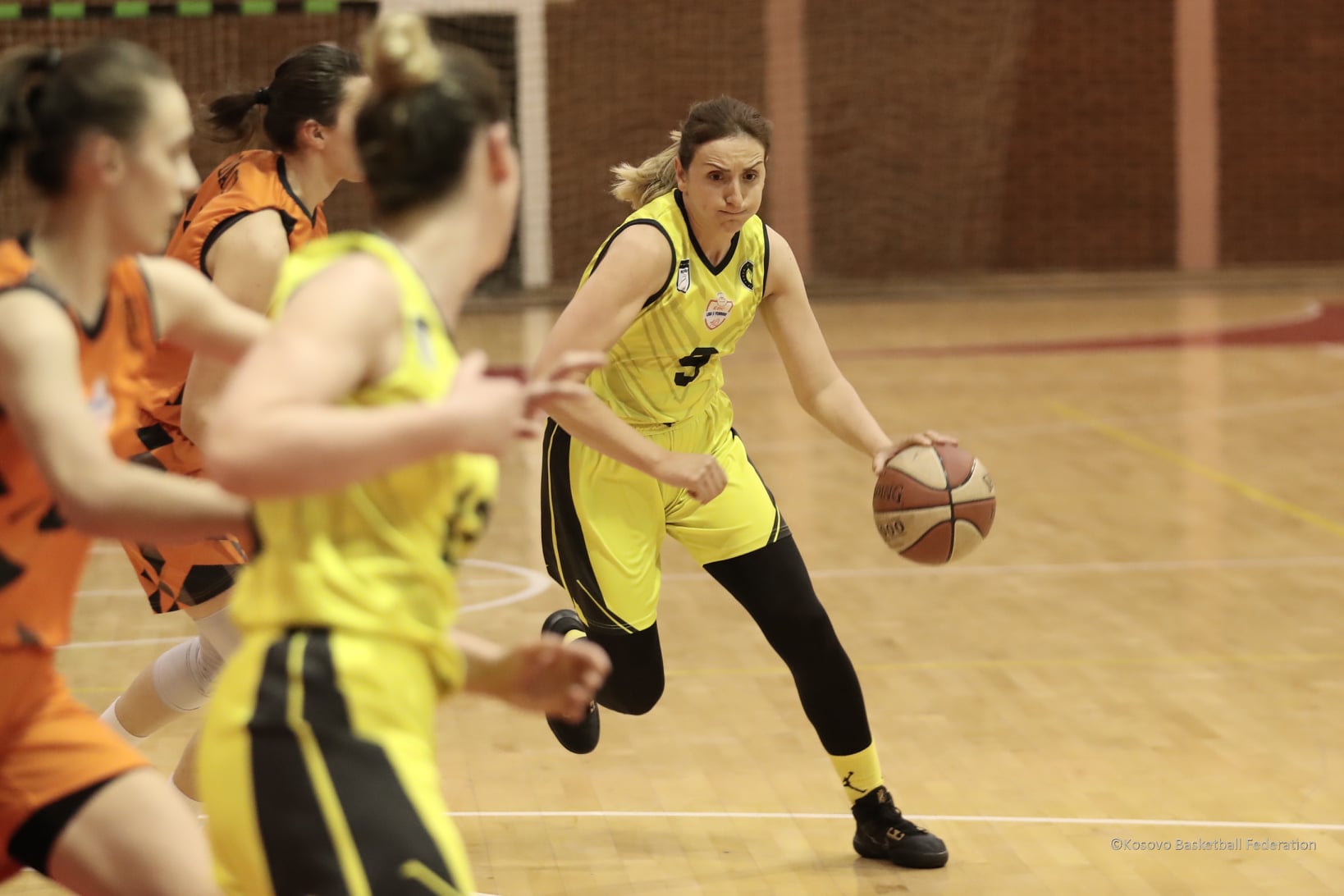 Valbona Bytyqi, nënë dhe basketbolliste e suksesshme, ja mesazhi i saj për vajzat e reja